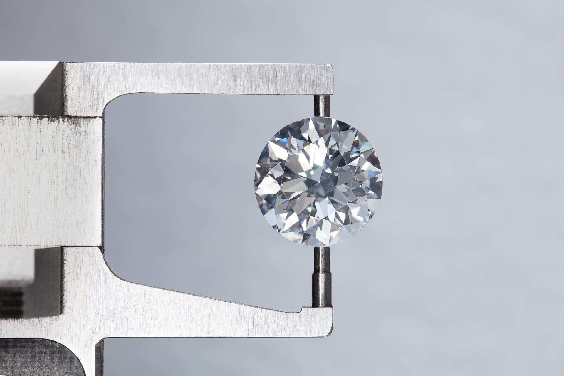 Rachat platine et pierres précieuses à Paris 17e